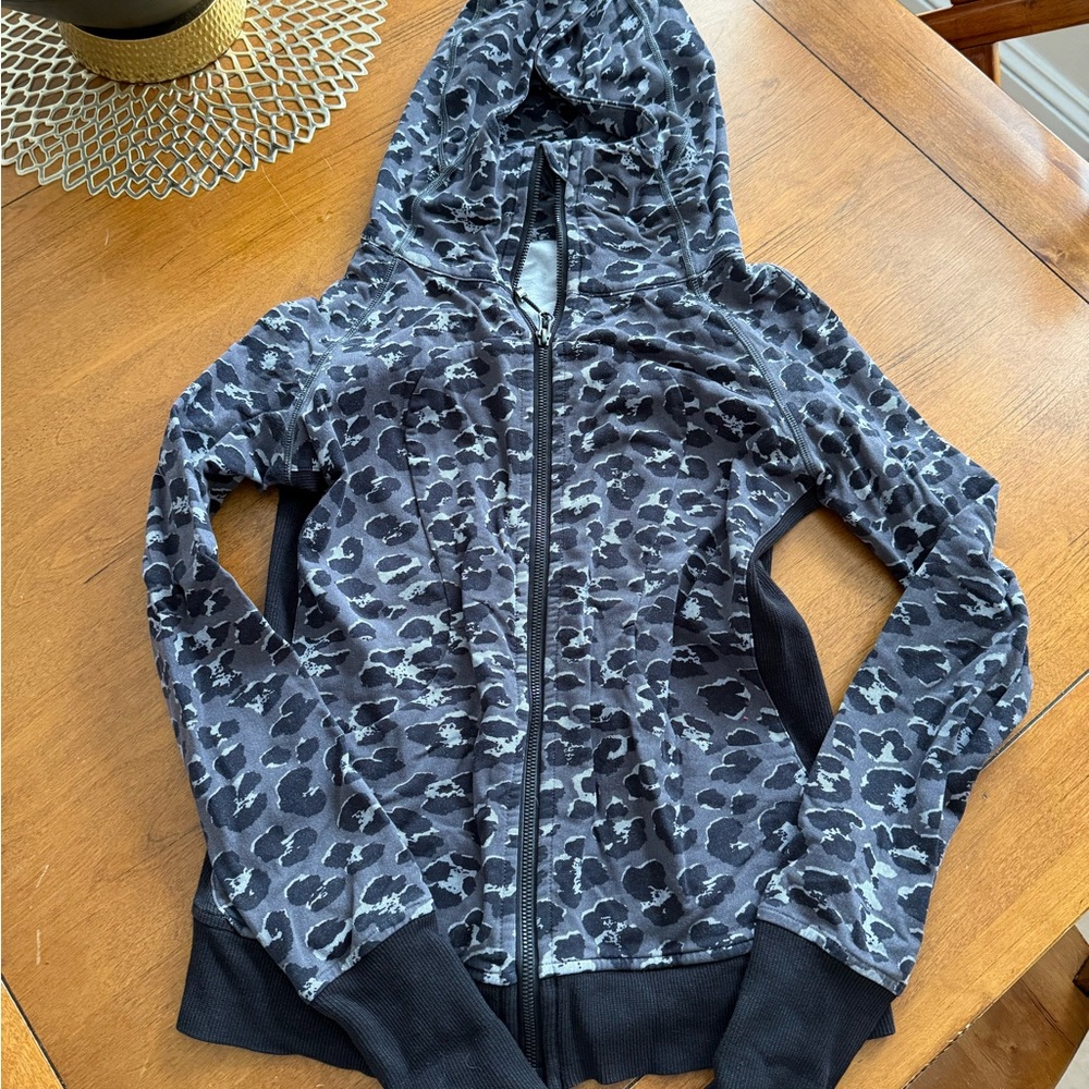 Lululemon Athletica Black and Gray Patterned Hoodie